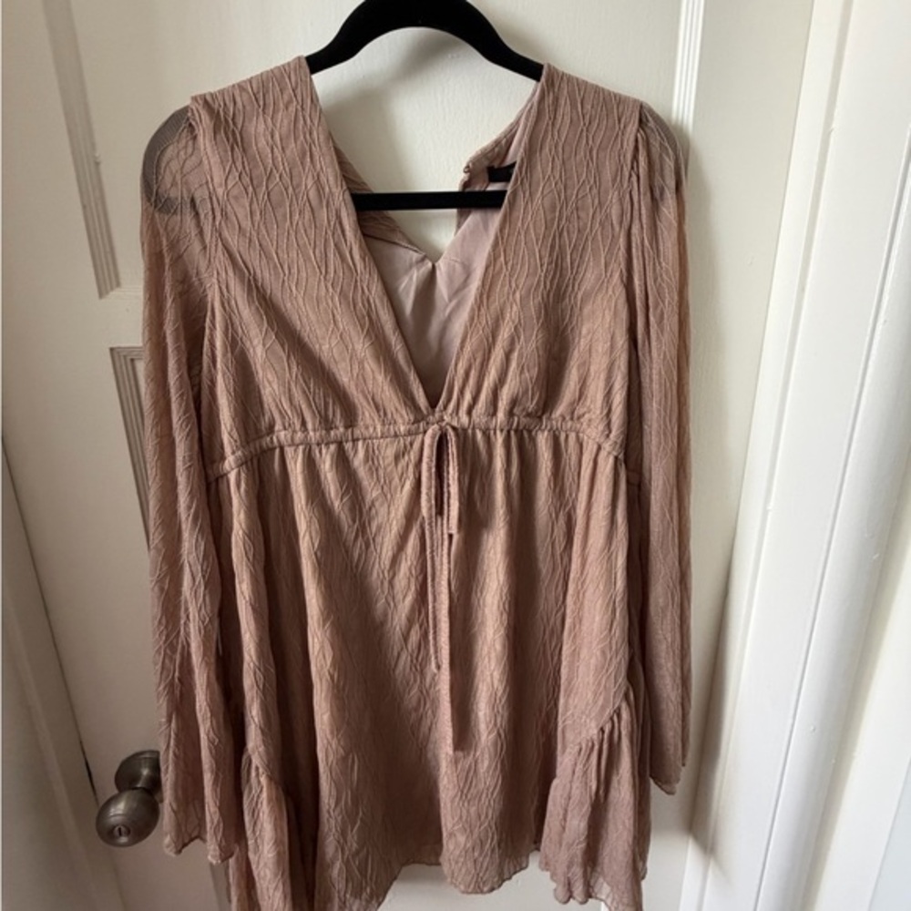 Forever 21 Blush‎ Brown V-Neck Long Sleeve Tunic with Tie Front